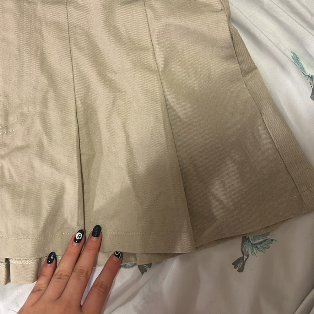BEIGE PLEATED MINI SKIRT WITH BELT DETAILING - Picture 6 of 7